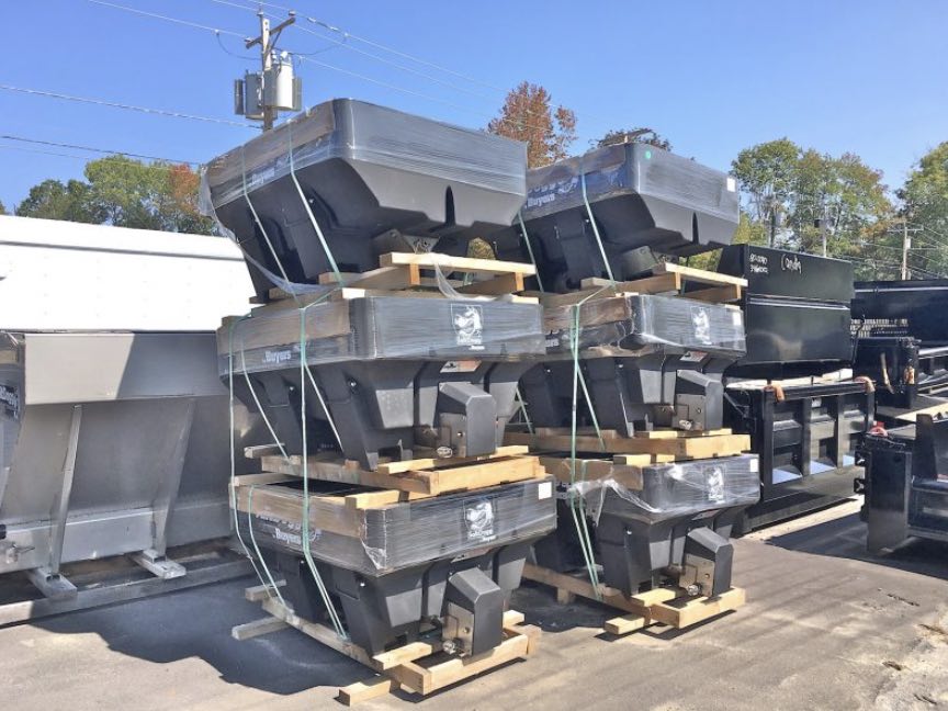 Heavy Duty Poly 3/4 Cubic Yard Spreader Heavy Duty Poly 3/4 Cubic Yard Spreader