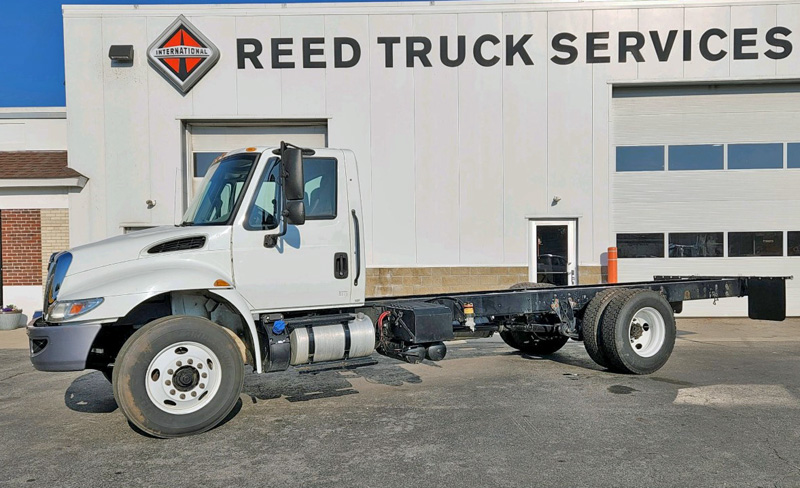 2016 INTERNATIONAL 4300 Cab & Chassis.