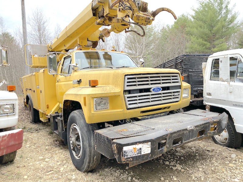 1987 FORD F800 SINGLE AXLE DIGGER TRUCK