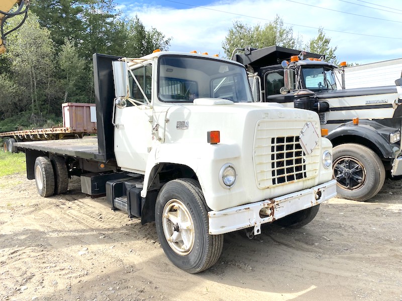 1982 FORD L7000 FLATBED