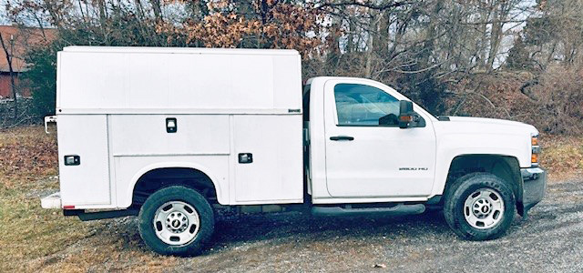 2017 CHEVY SILVERADO K2500 HD 4X4 REG. CAB W/8’ KNAPHEIDE KUV
