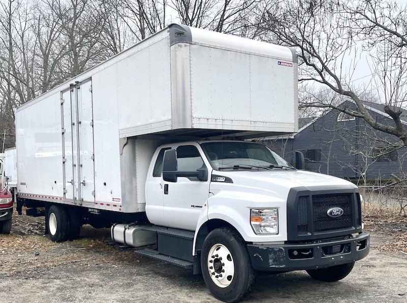 2021 FORD MOVING TRUCK
