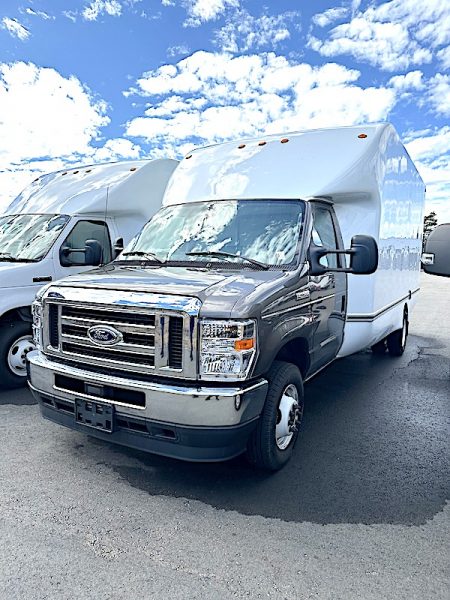 2024 FORD E-450 17’ AREOCELL BODY W/ WALK RAMP.