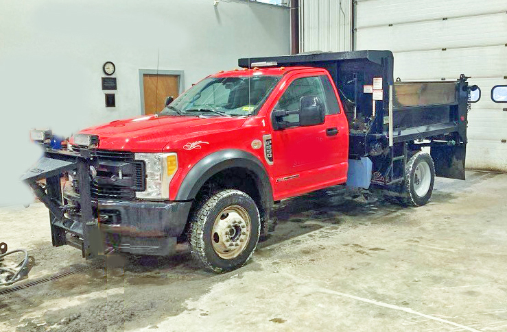 2017 Ford F550 4×4 Dump W/Sander & Plow