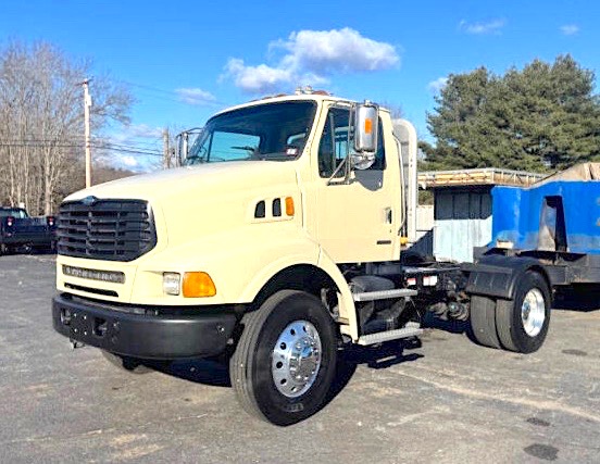 2005 STERLING LT9500 S/A TRACTOR.