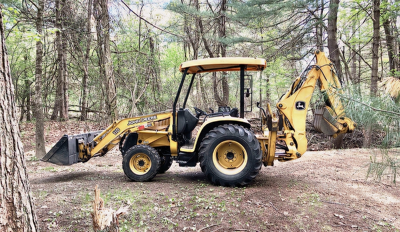 2004 JOHN DEERE 110 TLB