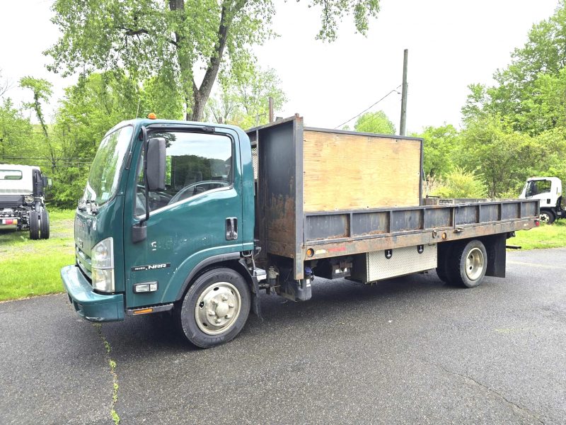 2013 ISUZU NQR FLAT BED
