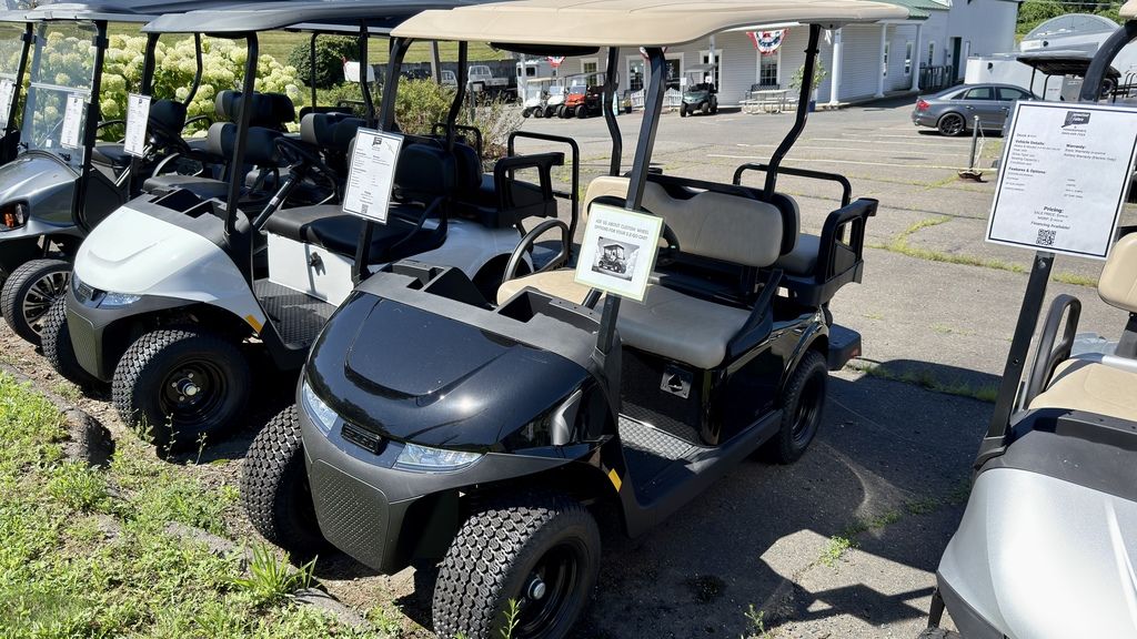 2025 E-Z-GO RXV Valor® 4 - 48V Black P0341 2025 E-Z-GO RXV Valor® 4 - 48V Black P0341