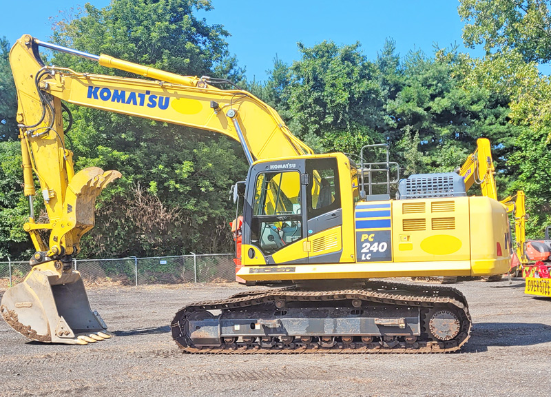 2019 KOMATSU PC240LC-11