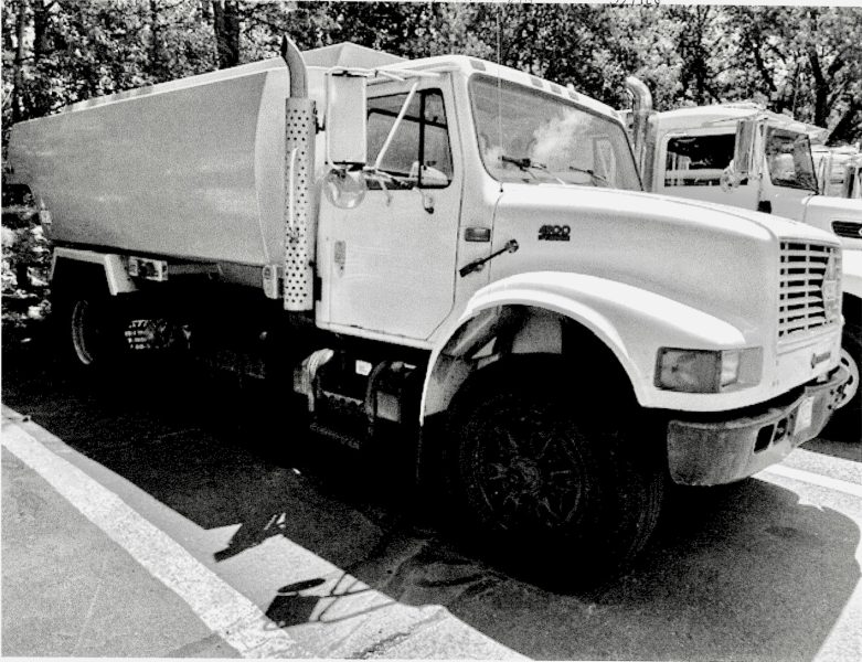 1996 INTERNATIONAL 4900. 3000 Gal Tech Weld