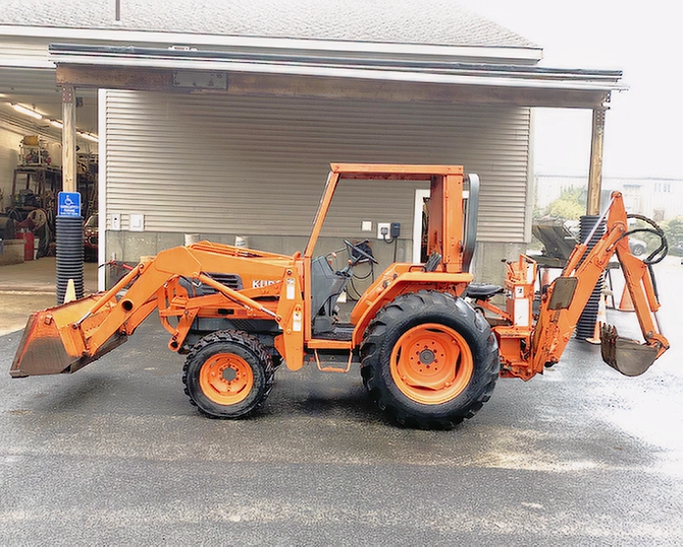 KUBOTA L2900 BACKHOE