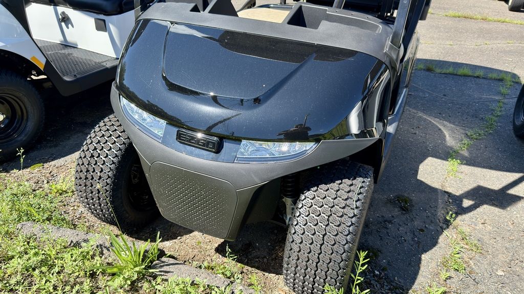 2025-E-Z-GO-RXV-Valor®-4-48V-Black-P0341-1 2025-E-Z-GO-RXV-Valor®-4-48V-Black-P0341-1