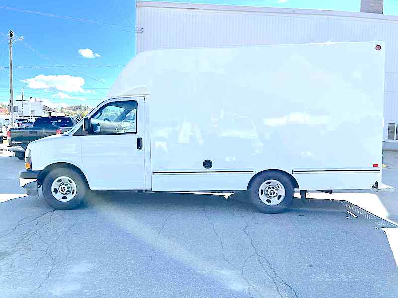 2017 GMC 3500 12FT AEROCELL VAN.