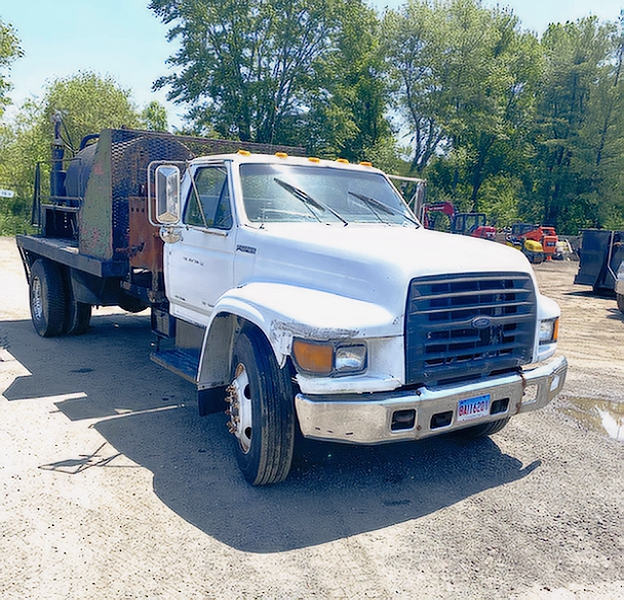 1999 FORD F700