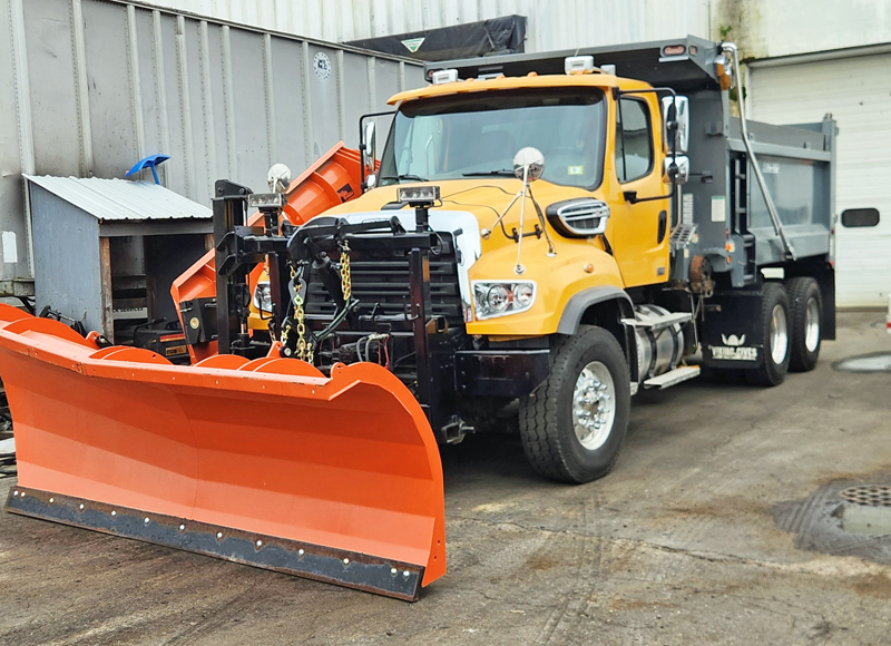 2023 FREIGHTLINER 114SD DUMP W/Plow And Wing