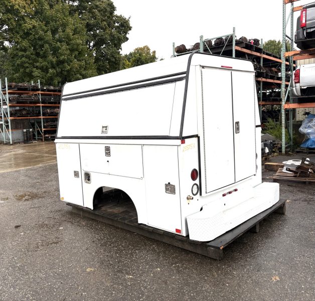 8’ WALK IN UTILITY BODY