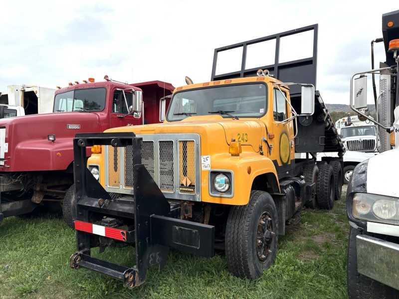 1999 INTERNATIONAL 2674