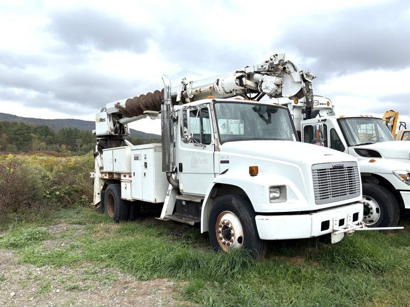 1999 FREIGHTLINER FL70 DIGGER DERRICK