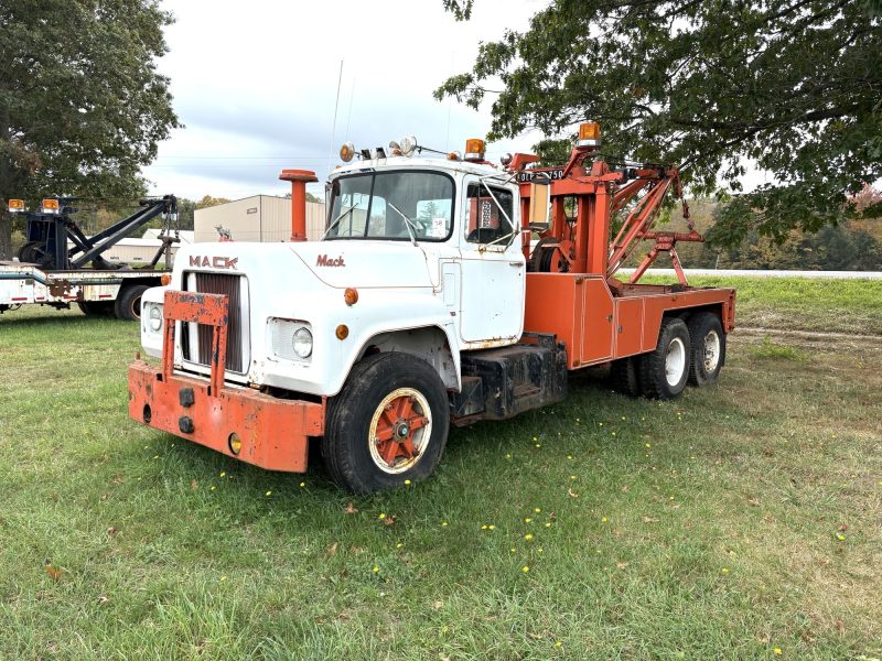 1967 MACK R611