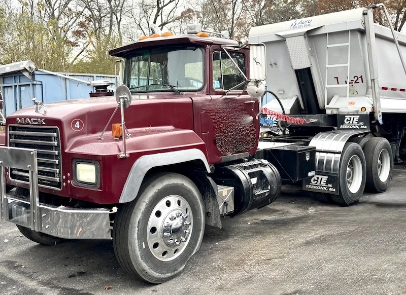 1998 MACK R-600