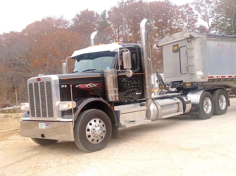 2025 PETERBILT 589