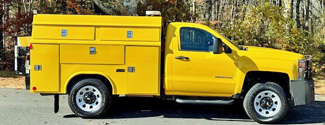 2017 CHEVY K3500 4X4 SRW 8’ ENCLOSED UTILITY W/POWER TAILGATE