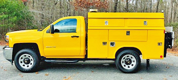 2017 CHEVY K3500 4X4 SRW 8’ ENCLOSED UTILITY 2017 CHEVY K3500 4X4 SRW 8’ ENCLOSED UTILITY