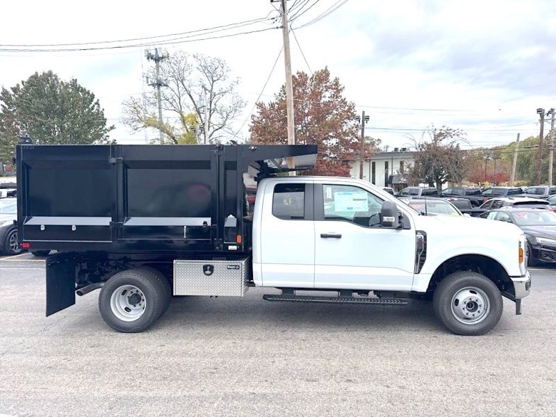 2026 F350 LANDSCAPER DUMP