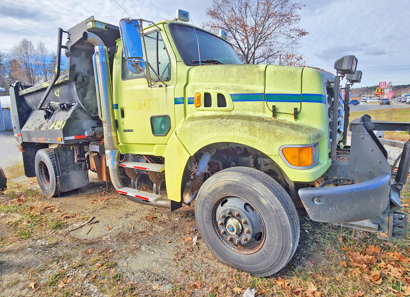 2005 STERLING L8500 DUMP/PLOW TRUCK