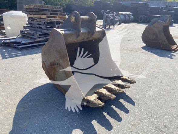 STRICKLAND-42-DIGGING-BUCKET-IM3845-2 STRICKLAND-42-DIGGING-BUCKET-IM3845-2