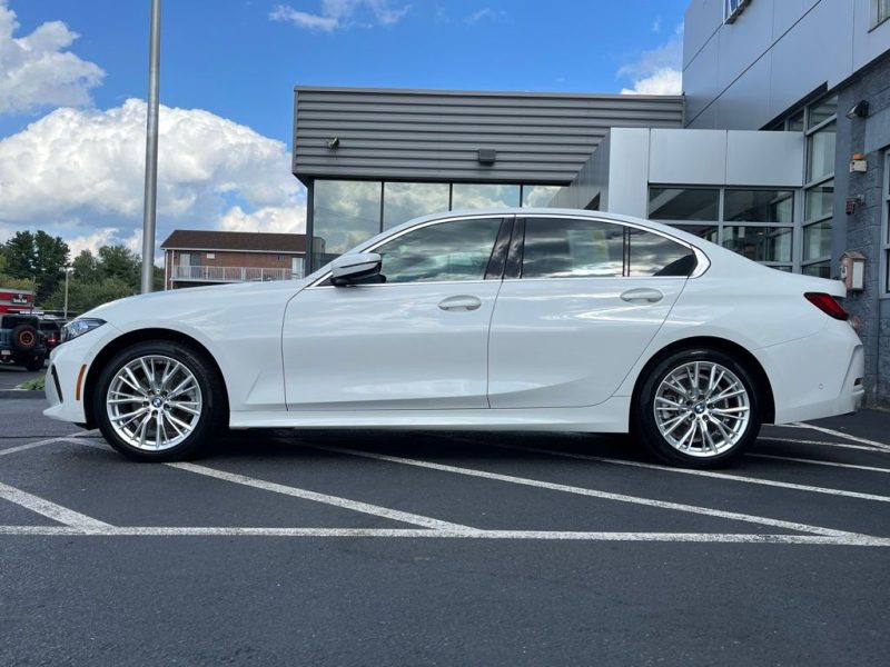 2024 BMW 3 Series 4D Sedan 330i xDrive stk#FD2955B