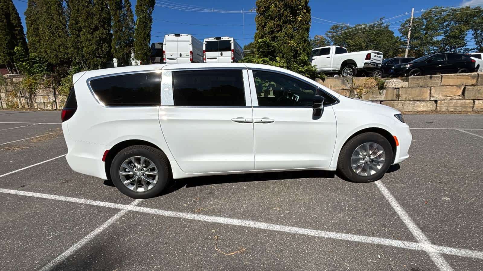 2026-Chrysler-Pacifica-260022-5 2026-Chrysler-Pacifica-260022-5