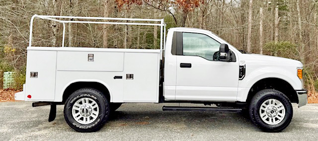 2017 FORD F-250 SUPER DUTY REG CAB 8’ READING UTILITY 4WD