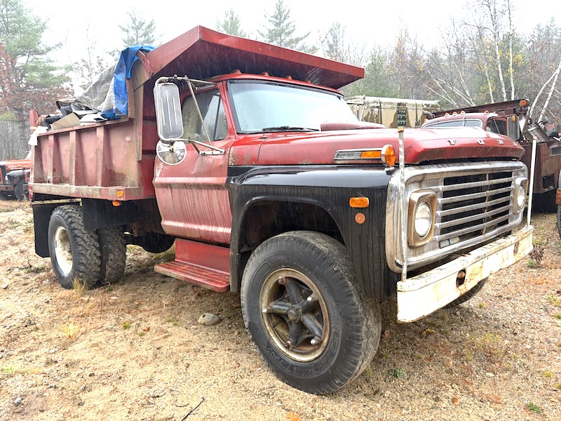 1972 Ford F700 S/A Dump Truck