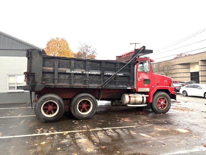 1989 AUTOCAR 10 WHEELER DUMP.