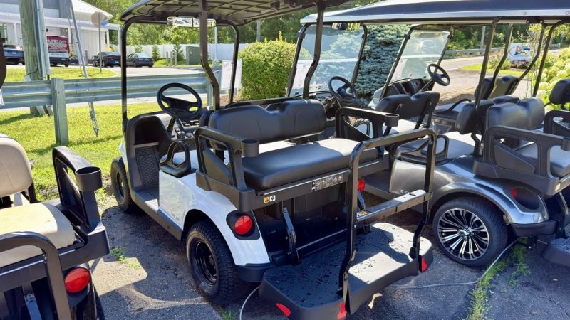 2025 E-Z-GO RXV® Valor 4 – EFI Gas