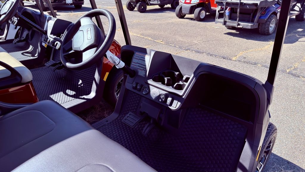 2026-E-Z-GO-Valor®-48V-Black-P0354-2 2026-E-Z-GO-Valor®-48V-Black-P0354-2