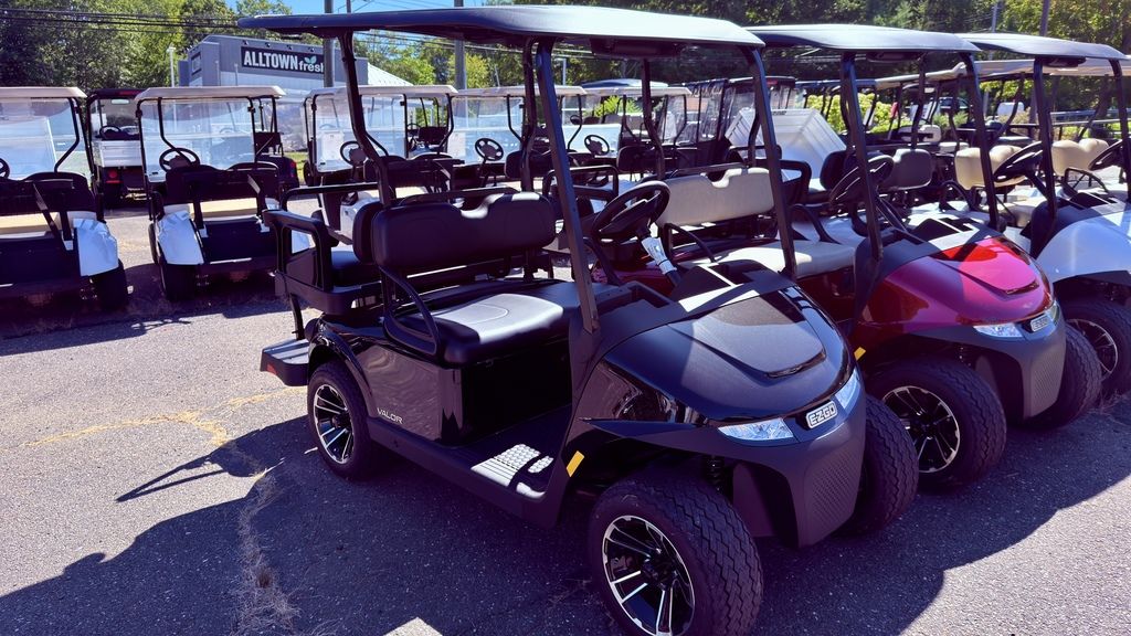 2026 E-Z-GO Valor® 48V Black P0354 2026 E-Z-GO Valor® 48V Black P0354