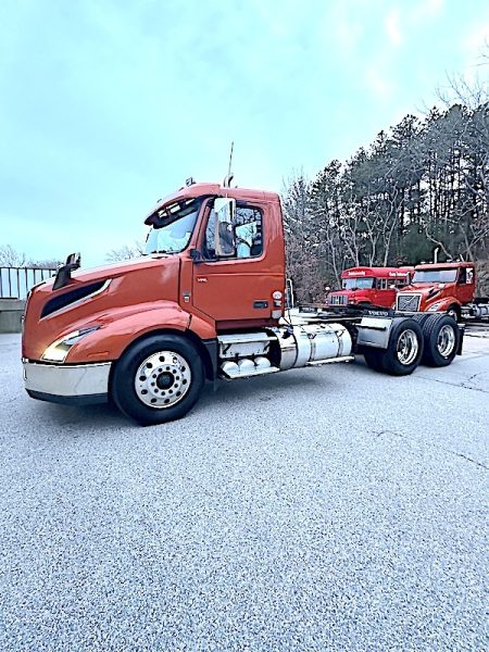 2022 VOLVO VNL64T300-D13
