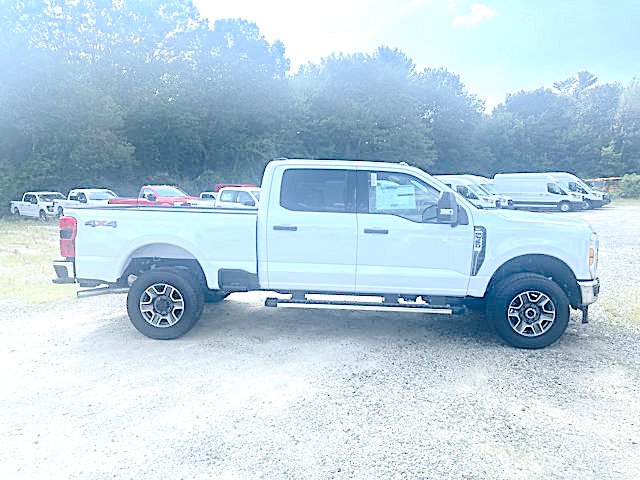 2025 FORD F350 XLT CREW