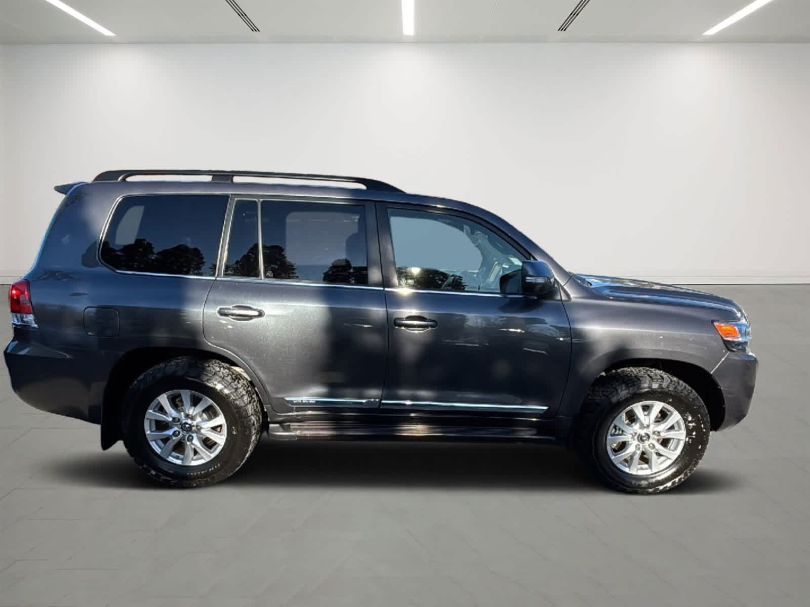 2016-Toyota-Land-Cruiser-P10495A-5 2016-Toyota-Land-Cruiser-P10495A-5
