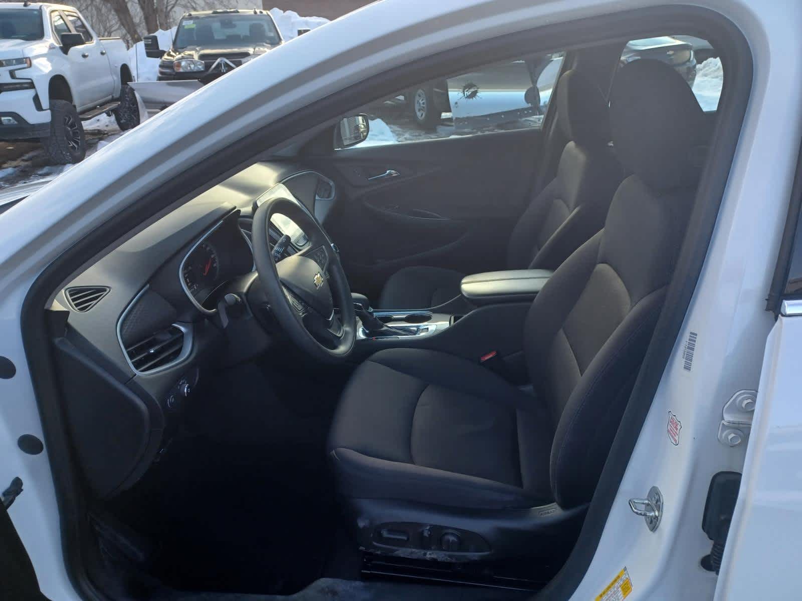 2023-Chevrolet-Malibu-U3522-5 2023-Chevrolet-Malibu-U3522-5