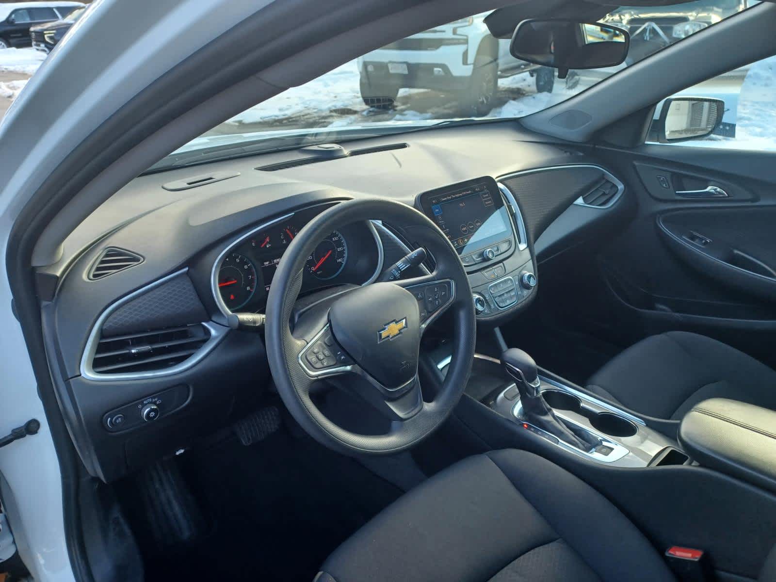 2023-Chevrolet-Malibu-U3522-6 2023-Chevrolet-Malibu-U3522-6