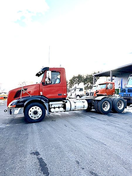2012 VOLVO VNL64T300-D13