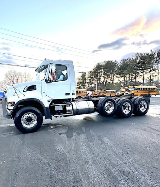 2027 VOLVO VHD84F300-D13
