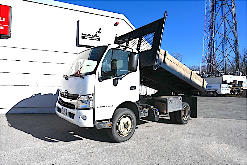 2016 HINO 195 FLATBED DUMP