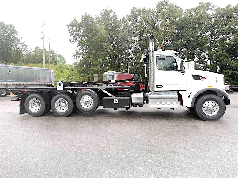 2025 PETERBILT 567 ROLL-OFF.