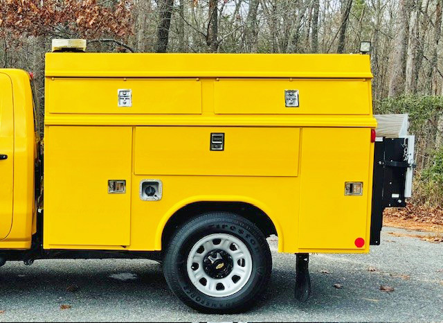 8’ READING ALUMINUM ENCLOSED UTILITY BODY