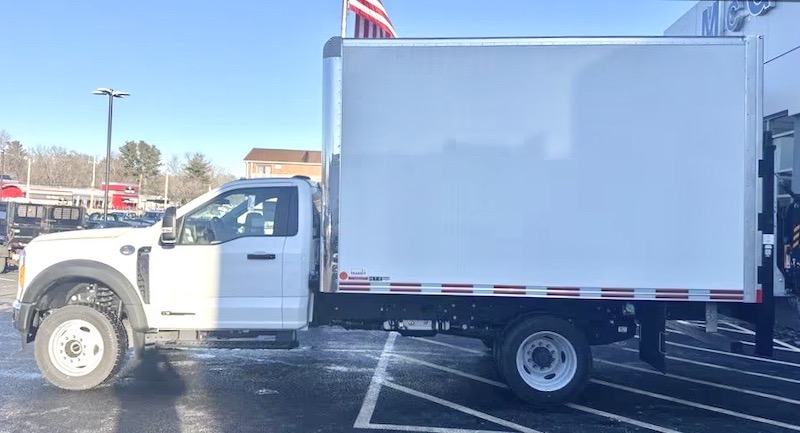 2024 F550 BOX TRUCK 4X4 W/TOMMY GATE