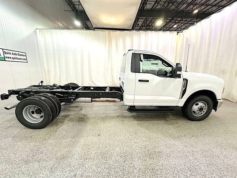 2025 FORD F350 CHASSIS